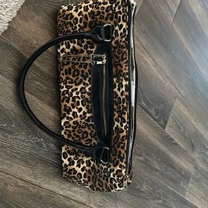 Leopard zippered wine bag detachable clear bag inside, fits one wine bottle.